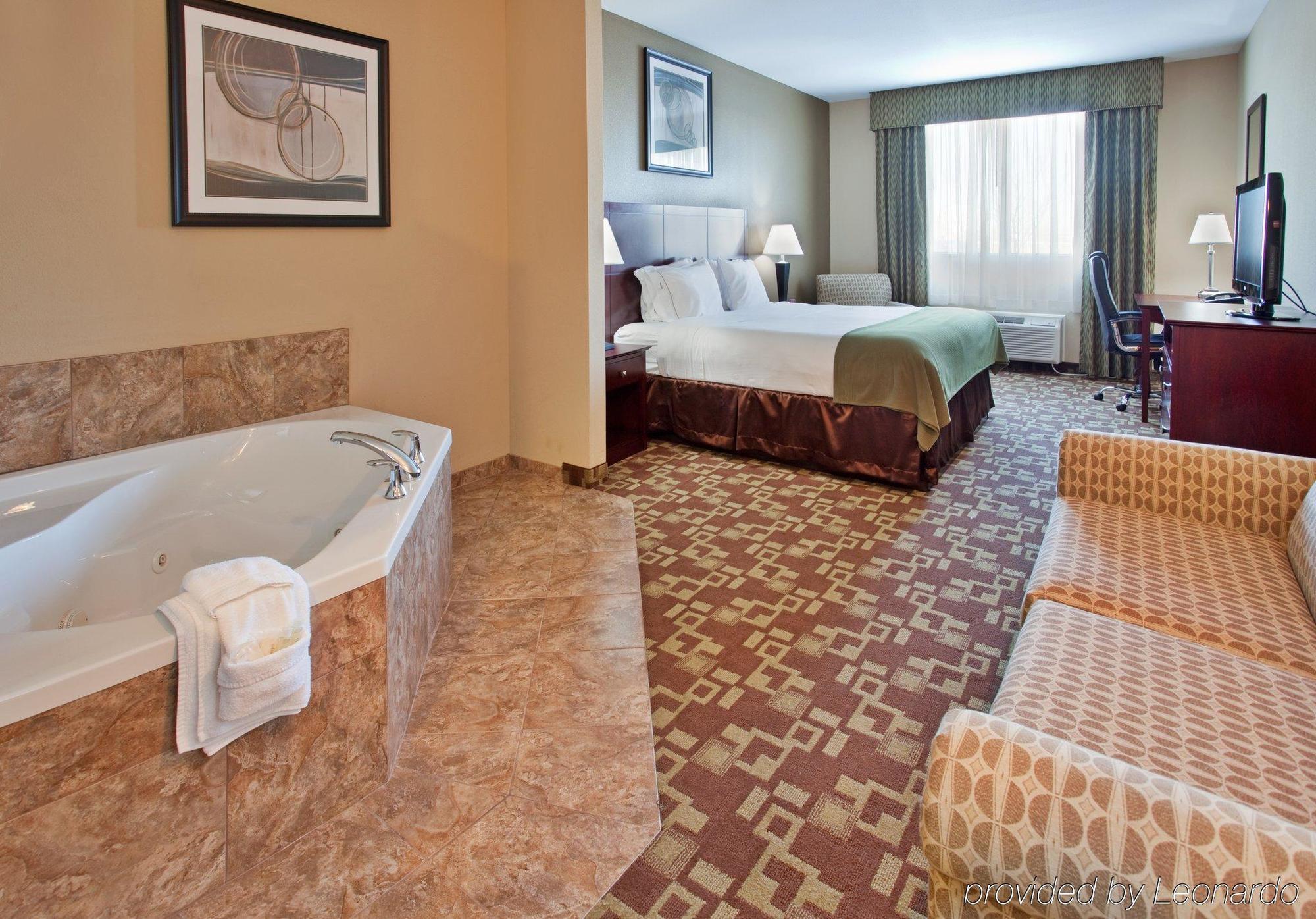 Holiday Inn Express Hotel & Suites St. Charles By Ihg Saint Charles Ruang foto